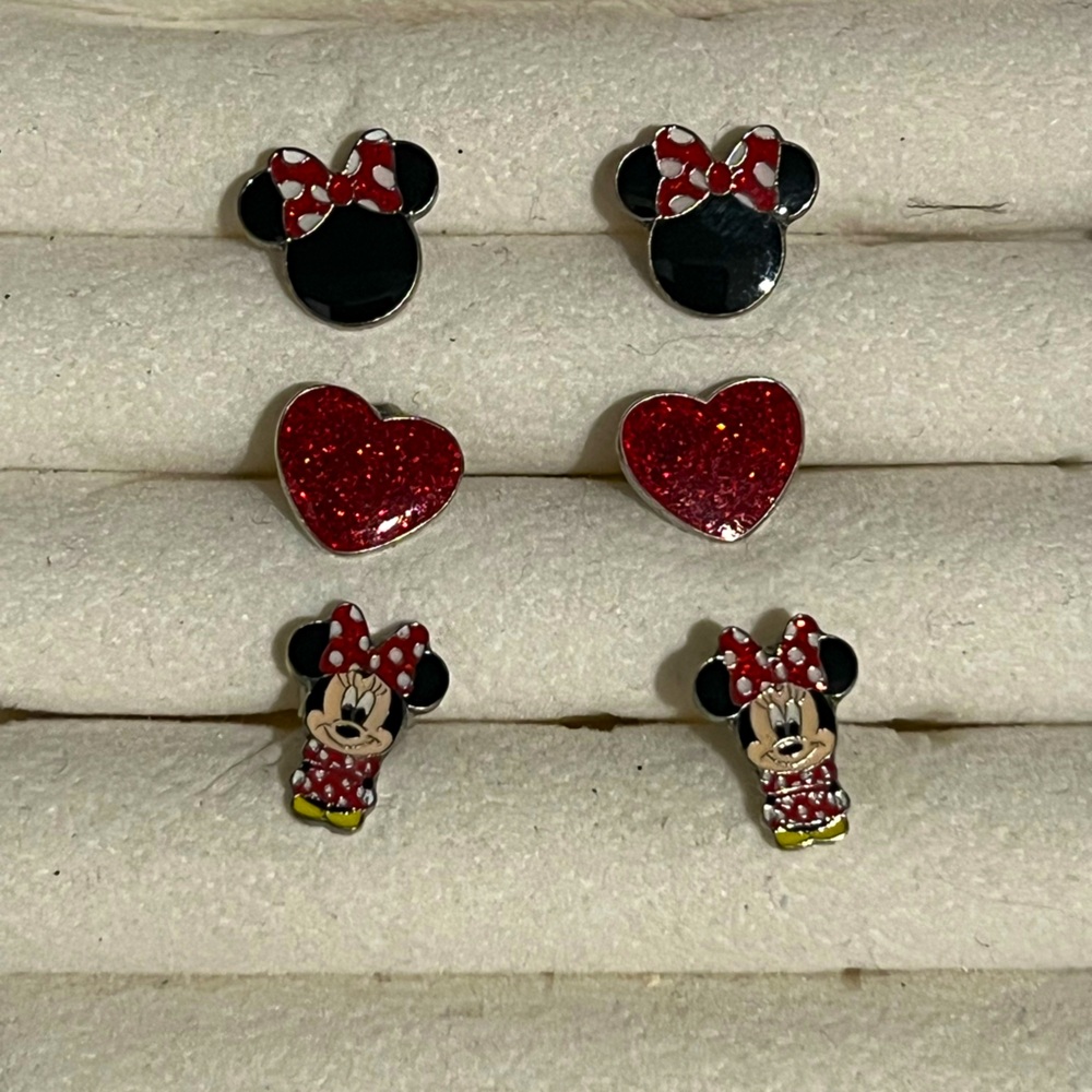 Minnie Mouse stud earring collection
